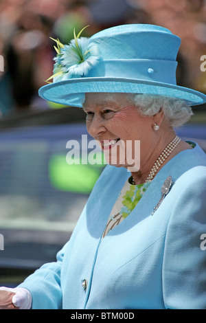 Her Royal Highness Queen Elizabeth II arrives at the Canadian Museum of Natural History to open a new gallery space. Stock Photo