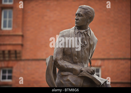 Memorial statue of for welsh actor singer and composer IVOR NOVELLO IN Cardiff BAY wales UK Stock Photo