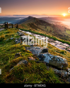 Sunrise Over The Great Ridge, Lose Hill & The Fog Filled Hope Valley, Peak District National Park, Derbyshire, England, UK Stock Photo