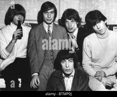 The Rolling Stones in their dressing room during their uk tour 29/9/65 Brian Jones, Charlie Watts, Bill Wyman, Mick Jagger, Keith Richards 1965 backstage Stock Photo