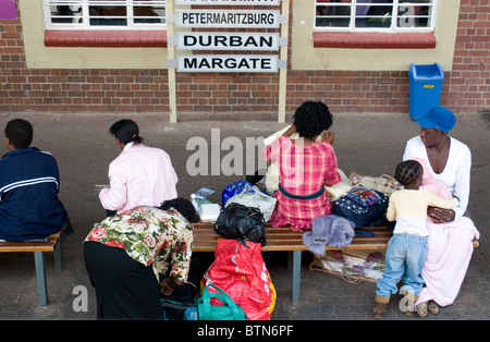 Bus passengers waiting at the main terminal in Pretoria, South Africa Stock Photo