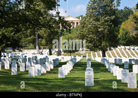 Arlington, VA - Sep 2009 - Rows of headstones in Arlington National Cemetery in Arlington, Virginia Stock Photo