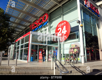 24hr supermarket opening at Tesco in Kensington London Stock Photo