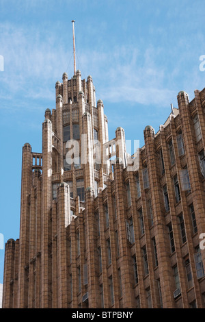 Melbourne Architecture / The facade of the Art Deco style Manchester ...