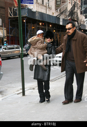 Madonna, Guy Ritchie and Children at Kabbalah Center Stock Photo