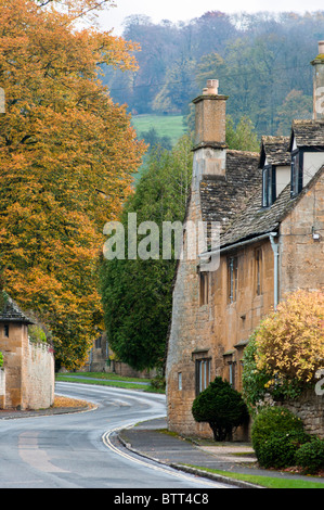 Winding road through the Cotswold village of Broadway, Worcestershire, UK Stock Photo