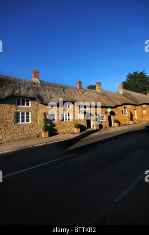 Thatched cottages in the quaint village of St.Mawes Harbour Stock Photo ...