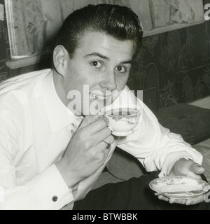 VINCE EAGER - UK rock singer at his London home in 1958 Stock Photo