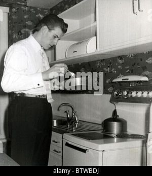 VINCE EAGER - UK rock singer at his London home in 1958 Stock Photo