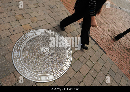 Woking commemorates writer H G Wells with a statue of a Martian fighting machine in the town centre. Stock Photo