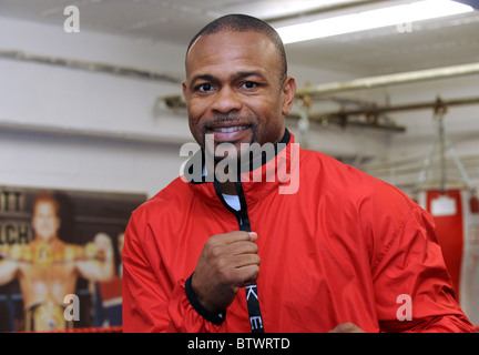 Boxer Roy Jones Jr speaks at a boxing gym in Brighton Stock Photo