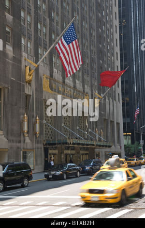 Waldorf Astoria hotel on Park Avenue in midtown Manhattan Stock Photo