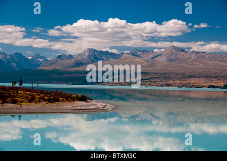 Lake Pukaki,Shoreline,Mount Cook,Aoraki/Mt Cook Range,Mt Cook National Park Mackenzie County,South Island,New Zealand Stock Photo