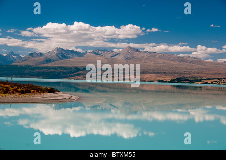 Lake Pukaki,Shoreline,Mount Cook,Aoraki/Mt Cook Range,Mt Cook National Park Mackenzie County,South Island,New Zealand Stock Photo