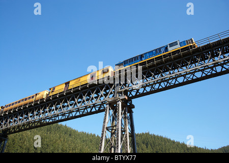 Taieri Gorge Train on Wingatui Viaduct, near Dunedin, Otago, South Island, New Zealand Stock Photo