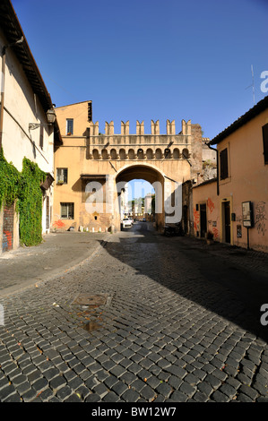 Rome: Porta Settimiana, in the Trastevere neighborhood Stock Photo - Alamy