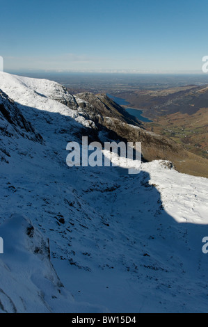 The Llanberis Pass in winter, seen from Crib y Ddysgl, Snowdonia Stock Photo