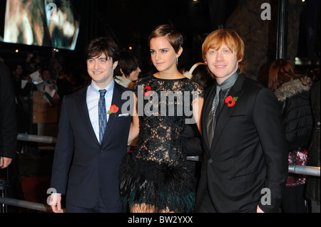 DANIEL RADCLIFFE EMMA WATSON & RUPERT GRINT HARRY POTTER AND THE DEATHLY HALLOWS - PART 1 - FILM PREMIERE LEICESTER SQUARE LON Stock Photo