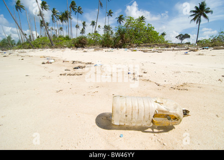 Rubbish washed up on beach, Bintan Island, Indonesia Stock Photo