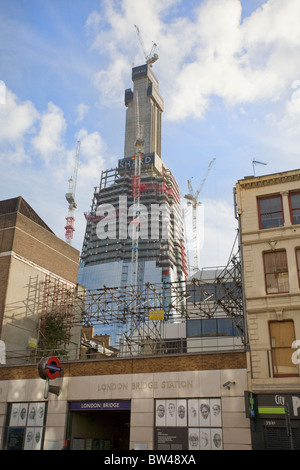 The Shard skyscraper under construction by London Bridge station 2010 Stock Photo