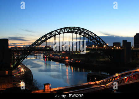 A view of the River Tyne at sunrise showing the Tyne Bridge and Sage Centre. Newcastle, Tyne and Wear. Stock Photo