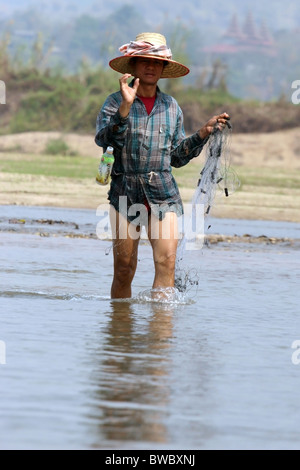 Fishermen on the banks of the Kok River, Northern Thailand. Stock Photo
