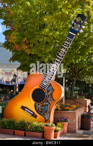 Giant guitar at the entrance to the Grand Ole Opry, Opryland, Music Valley, Nashville, Tennessee, USA Stock Photo