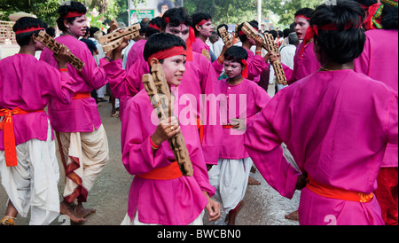 Indian festival street dance performers at Sathya Sai Baba 85th birthday celebrations in Puttaparthi, Andhra Pradesh, India Stock Photo