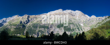 Panorama of the south wall of the Pineta Valley, including Monte Perdido, from Llanos de la Larri, Huesca Province, Spain Stock Photo