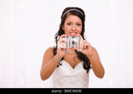 USA, Illinois, Metamora, Studio shot of bride using digital camera Stock Photo