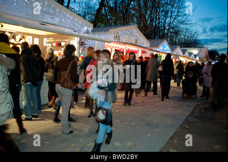 Paris, France, Christmas Shopping, Stalls, Crowds at Traditional Christmas Market on Avenue des Champs Elysees Stock Photo