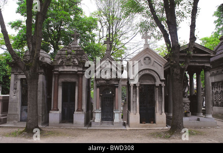 Tombs within Montmartre Cemetery, Cimetiere de Montmartre, Paris, France Stock Photo