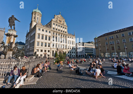 PEOPLE, AUGUSTUS FOUNTAIN, TOWN HALL PLACE, TOWN HALL, AUGSBURG, BAVARIA, GERMANY Stock Photo