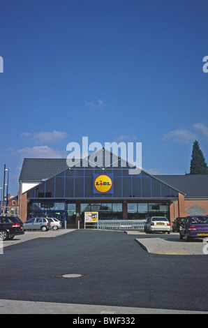 Exterior of a branch of Lidl Supermarket with car park at Cradley Heath, West Mids, UK Stock Photo
