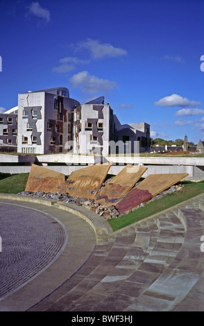 Holyrood Scottish Parliament Building, Edinburgh, Scotland. Artwork part of the the Dynamic Earth Attraction in the foreground Stock Photo