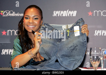 Launch of DELICIOUS CURVES denim collection by Mudd Jeans Stock Photo