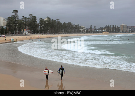 After-work surfers on Queenscliff Beach, Manly, Sydney, New South Wales, NSW, east Australia, Australasia Stock Photo