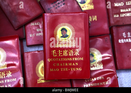 Chairman Mao quotations books on display in the ancient walled town of Dali, Yunnan Province, China. Stock Photo