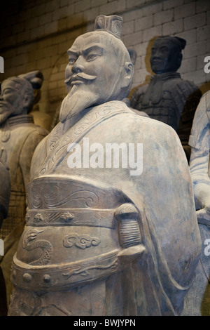 Life-size model of a terracotta warrior for sale, Xi’an, Shaanxi Province, China Stock Photo