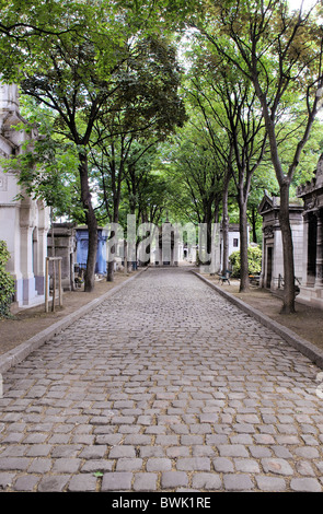 Pathway in Cimetiere de Montmartre, Montmartre Cemetery, Paris, France Stock Photo