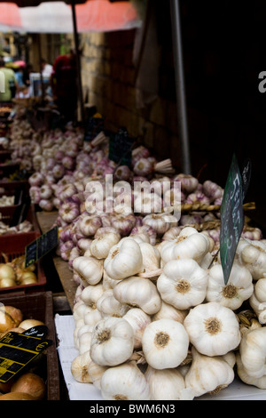 Garlic, Sarlat market, Dordogne, France Stock Photo