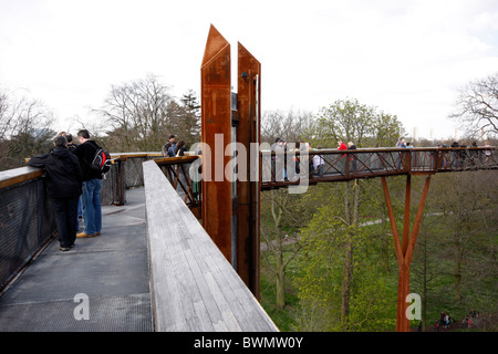 Walking around the Rhizotron and Xstrata Treetop Walkway at Kew Gardens in London Stock Photo