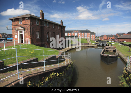 View towards Whitby locks of the National Waterways Museum at Ellesmere Port Stock Photo