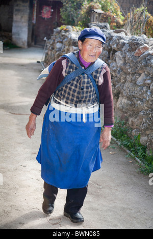 Old Naxi woman wearing traditional costume, Yuhu village, near Lijiang, Yunnan Province, China Stock Photo