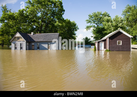 USA, Missouri, Cottage houses in flood Stock Photo