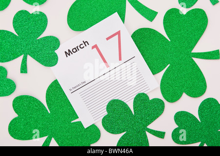 Green shamrocks and 17th March calendar card Stock Photo