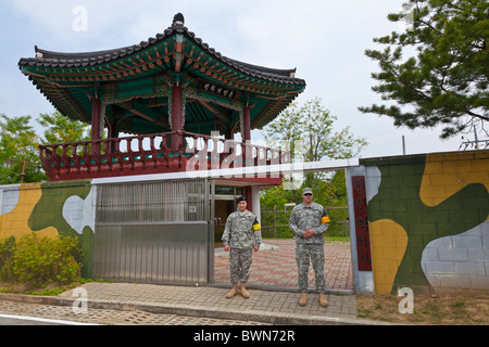 US soldiers at Dora Observatory on the South Korean side of the 38th parallel which divides North and South Korea. JMH3797 Stock Photo