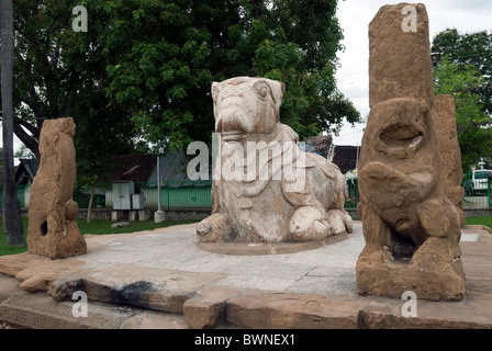 The Kailasanatha temple;nandi;simha or lion pillar; was built by the Pallavas in the early 8th century CE. in Kanchipuram. Stock Photo