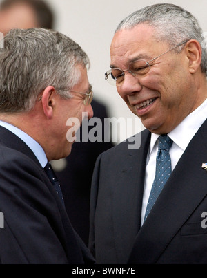 British Foreign Secretary The Rt Honorable Jack Straw MP laughing with Colin Powell, United States Secretary of State in Britain Stock Photo