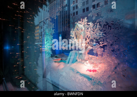 The windows of the Tiffany and Co. flagship store on Fifth Avenue in Midtown Manhattan Stock Photo